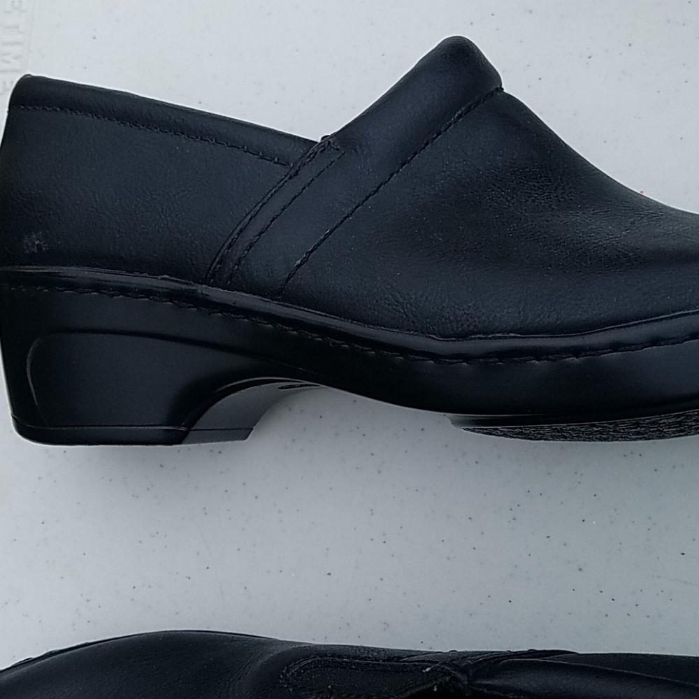 Shoes - Picture 5 of 6